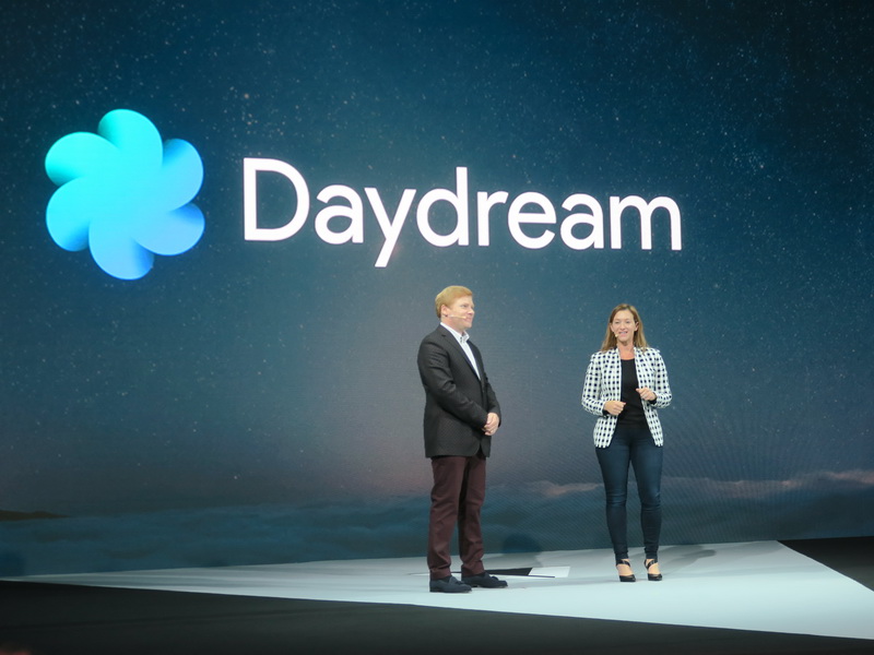 GoogleからGlobal VR/AR Partnerships DirectorのAdrienne McCallister（右）が登壇し、Daydreamへの対応が説明された