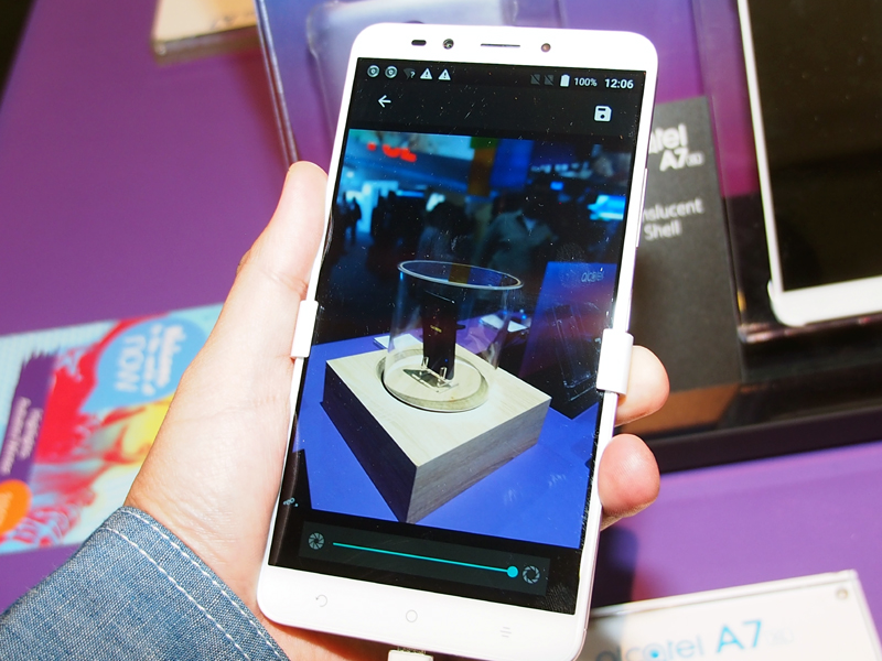 撮ったあとも、ギャラリーでボケ具合を調整可能