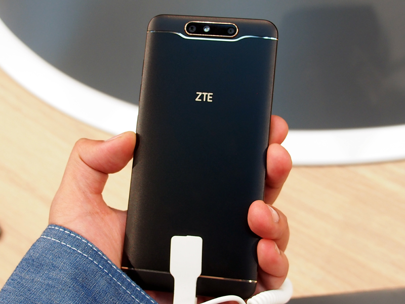 Blade V8の強化版。ストレージだけでなく、メモリも増えている