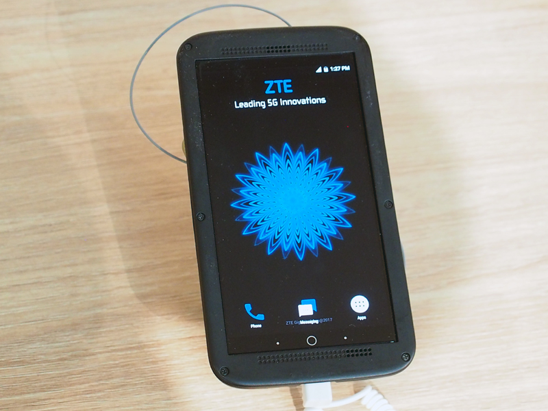 1Gbpsの速度を実現したプロトタイプの「Gigabit Phone」