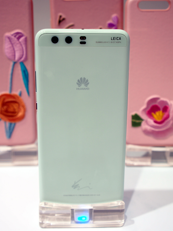 中国人デザイナーのラン・ユーとコラボしたモデル