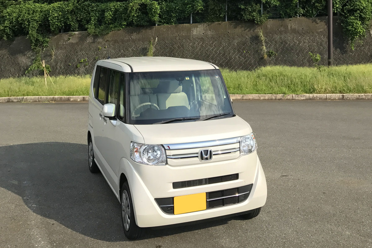 クルマを「N-BOX+」（旧N-BOXシリーズ）に買い替えました。N-BOXシリーズは累計で100万台以上売れている軽トールワゴンシリーズで、街中や店舗駐車場などで見ないことはないほどの人気車種です。※上の写真はメーカーウェブサイトより抜粋。