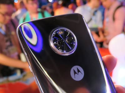 Motorola スマートフォン デュアルカメラ付き Amazon | Motorola Moto E13 デュアルSIM 64GB ROM + 2GB RAM