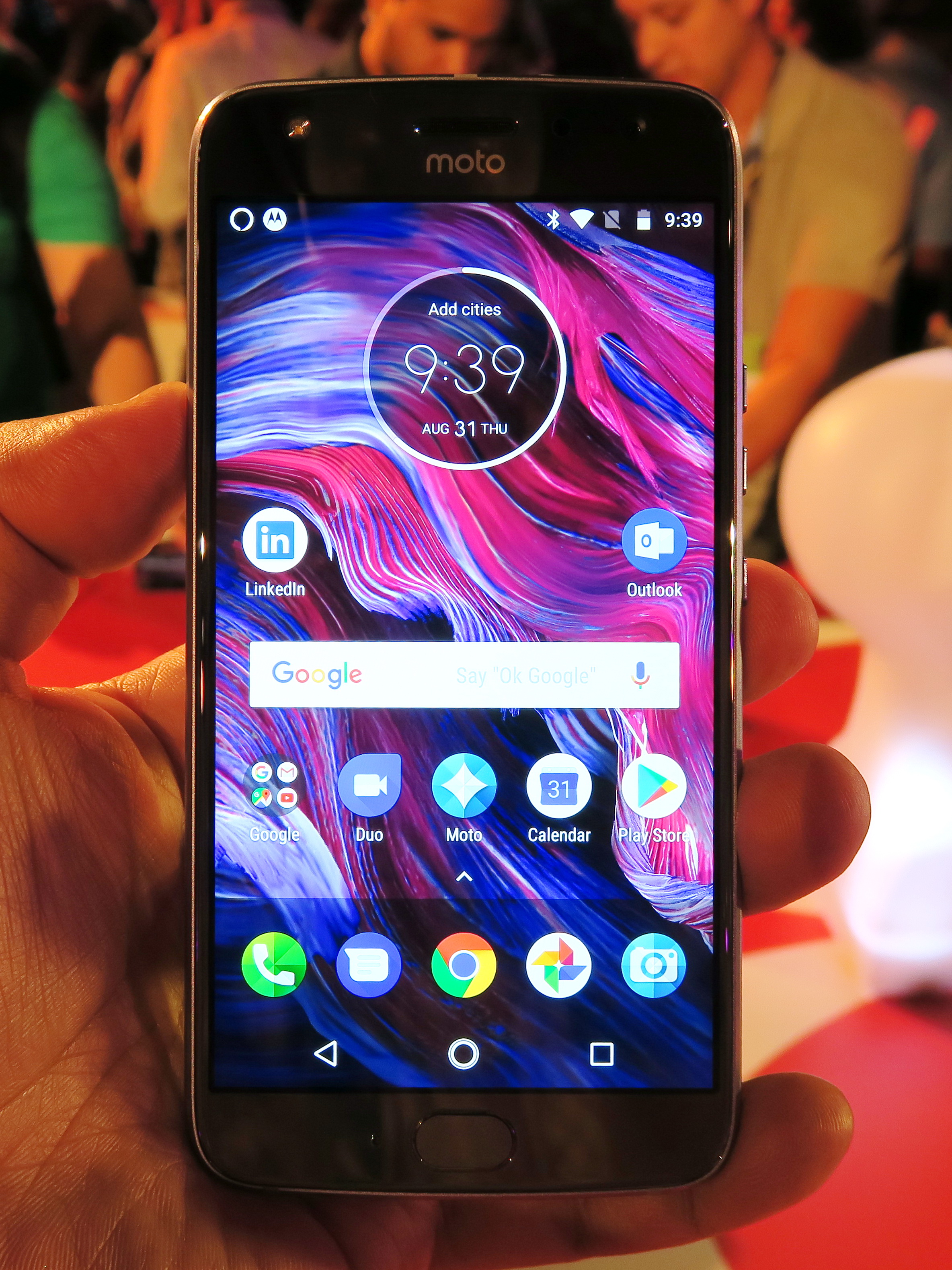 ホーム画面のレイアウトは基本的に他のMotoシリーズと共通。今回試用したモデルはAndroid 7.1.1がプリセットされていた