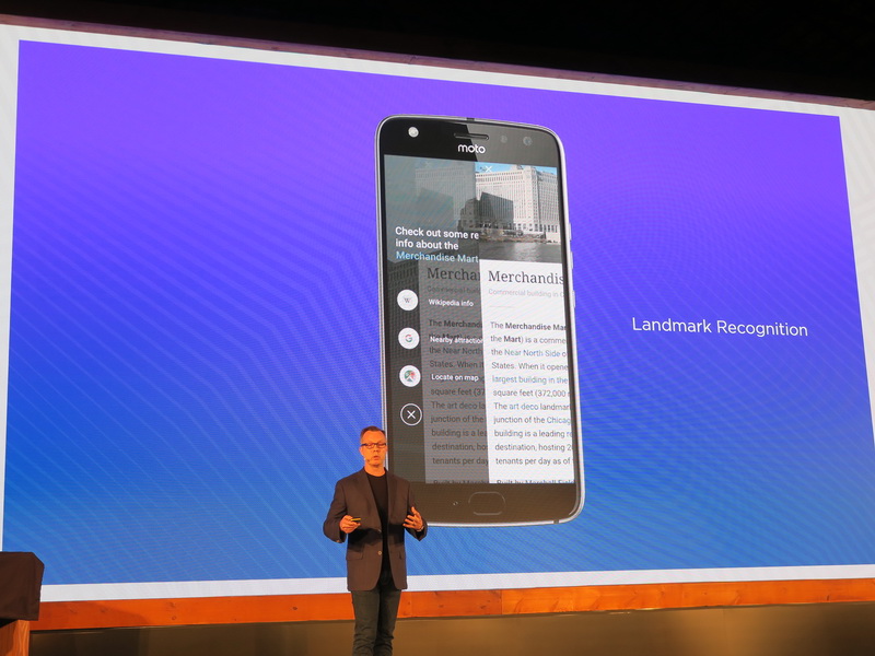 Wikipediaなどの情報を基に、被写体に関連する情報を調べることが可能