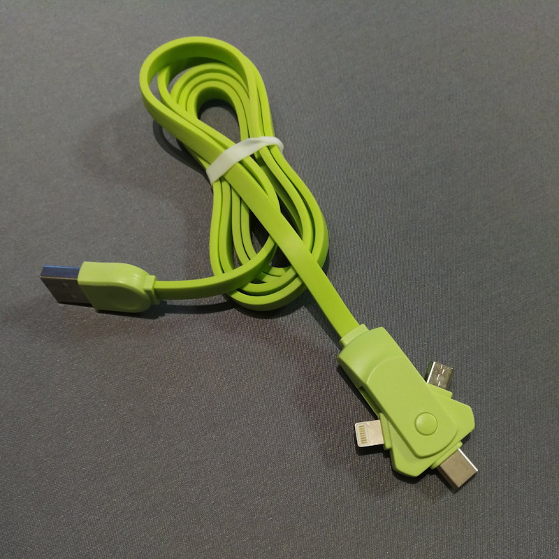 このケーブル1本で、現在市場に存在するほぼ全てのスマートフォンの充電とデータ転送が可能だ