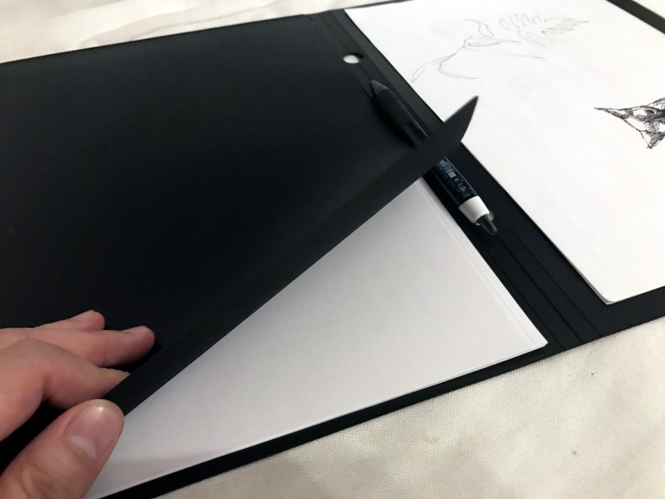 上面側に紙を収納できます