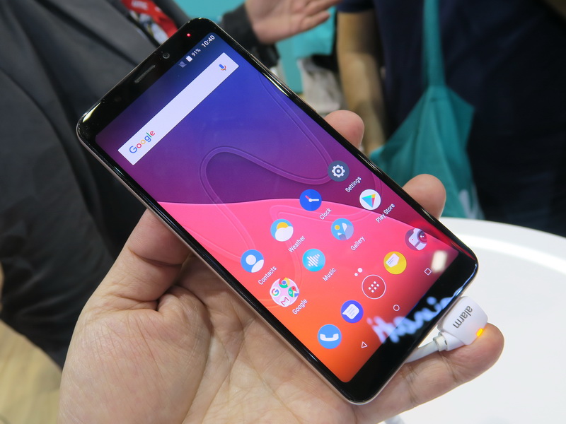 5.7インチのHD+液晶ディスプレイを搭載した「Wiko VIEW」