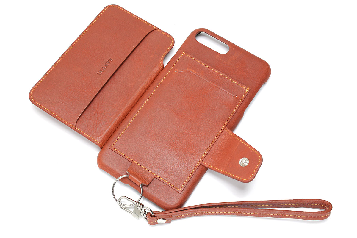 toomo（トーモ）の「RAKUNI（ラクニ）」（<a href="http://rakuni.me" class="n" target="_blank">公式ページ</a>）。端末背面にカードや紙幣が入るポケットが追加されるiPhoneケースです。iPhone 7/7 PlusおよびXperia XZ/XZs用があり、機能性違いで各種バリエーションもあります。