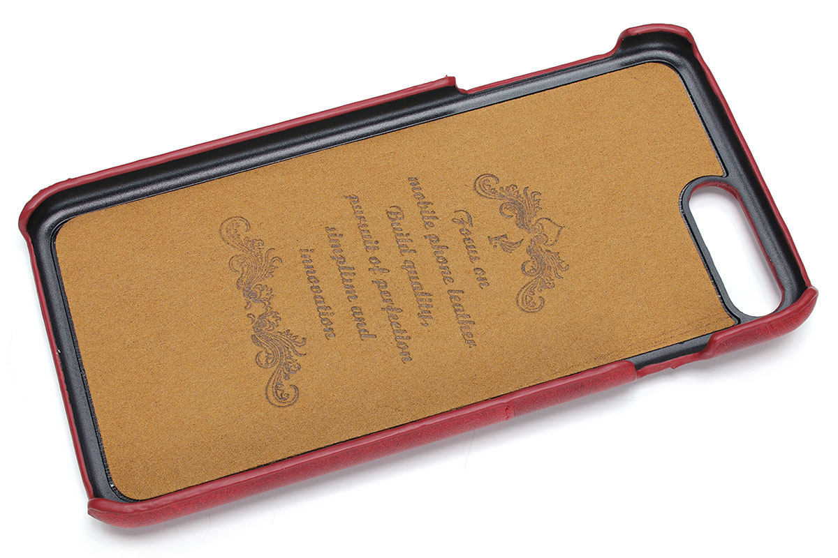 Anitic製ケース。Amazonで980円でした。背面に2つのポケットがあるケースで、上記カードがフツーに収まり、まだ僅かに余裕がありました。ポケットの端がケースに接着されているようで、破損の不安が少ないという印象。そのかわりポケットが少しタイトで、カード類を多く入れると出し入れがしにくいと思います。つくりは、量産品的なキレイさがあります。これも画面側の端にケースが少しせり出すので、画面を下にして置いても大丈夫。