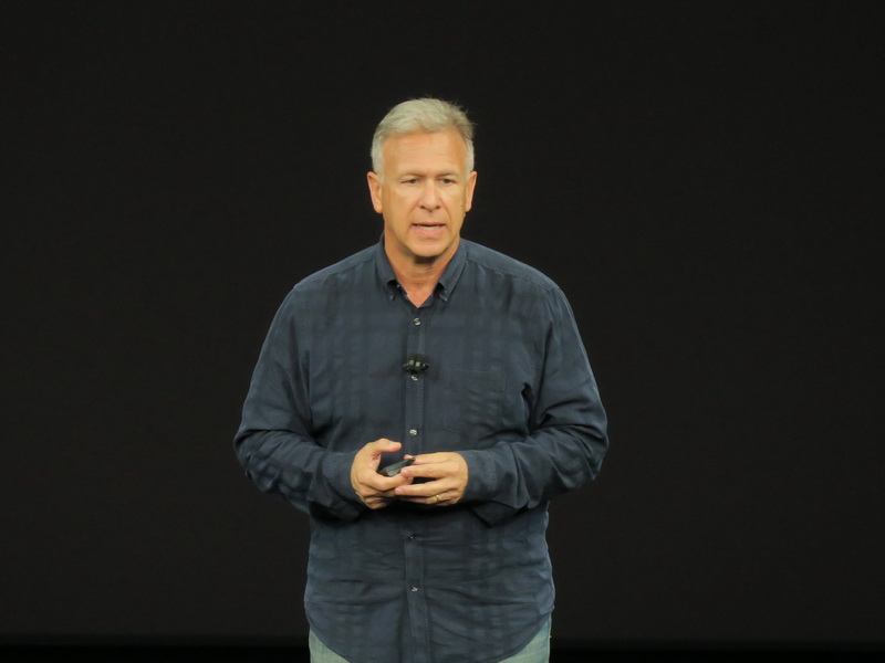 iPhoneのプレゼンテーションはSenior Vice Presidentのフィル・シラー氏が担当