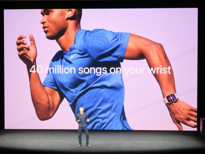 AirPodsやBluetoothヘッドセットと接続すれば、Apple Musicの約4000万曲の音楽を楽しながら、走ることが可能