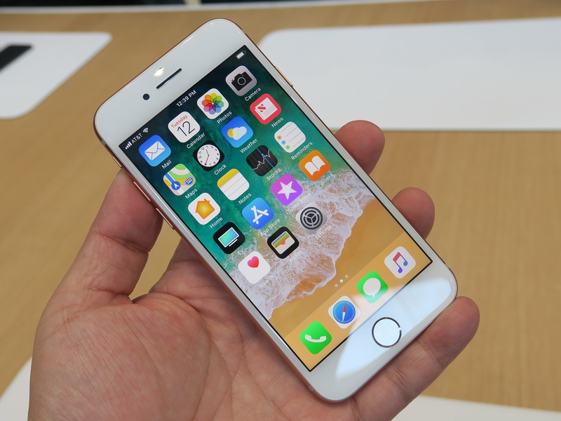 iPhone 8の前面。基本的にはiPhone 7のデザインを継承している