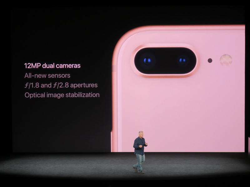 iPhone 8 Plusの背面のカメラは、新開発の12MPイメージセンサーを2つ搭載したデュアルカメラを採用。光学手ぶれ補正にも対応する