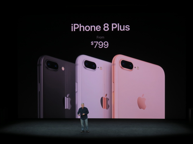 iPhone 8 Plusも3色がラインアップされ、価格は799ドルから