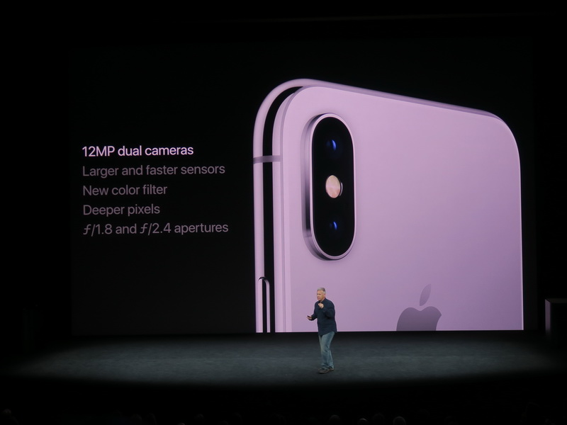 iPhone Xの背面には新開発の12MPイメージセンサーのデュアルカメラを搭載