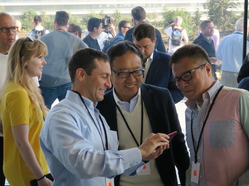 ソフトバンクの宮内謙社長も来場