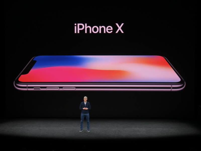 スマートフォンの将来を指し示す「iPhone X（テン）」を発表