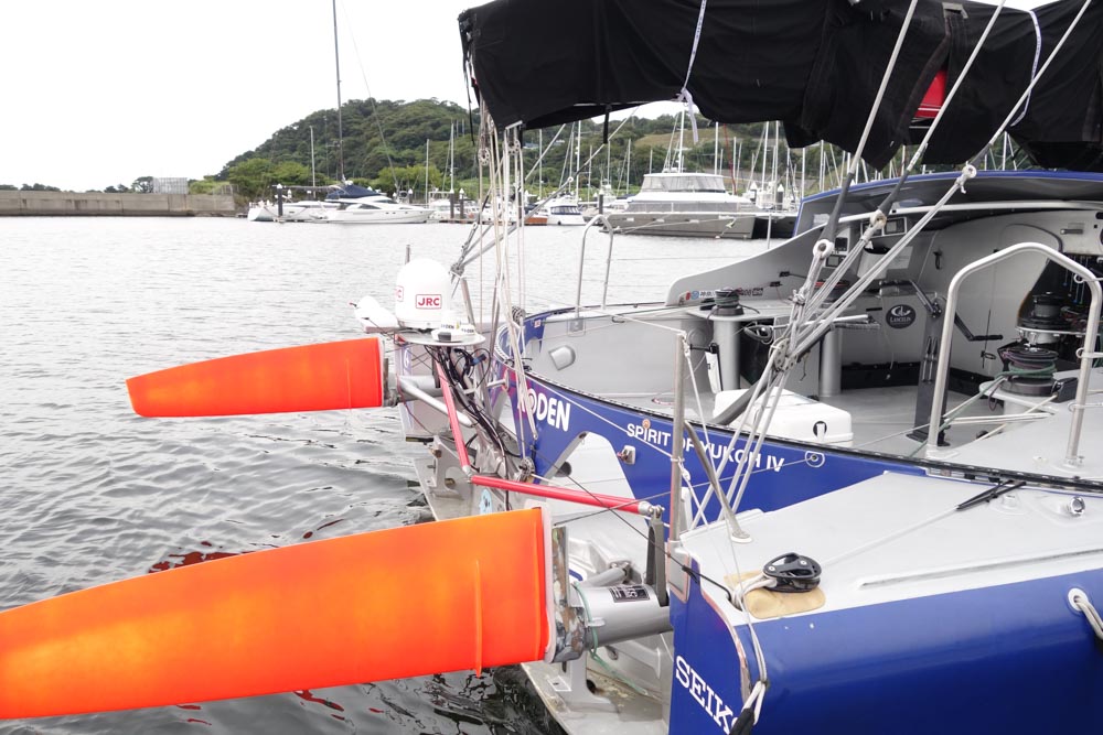 船尾の操舵ラダーは2枚ある