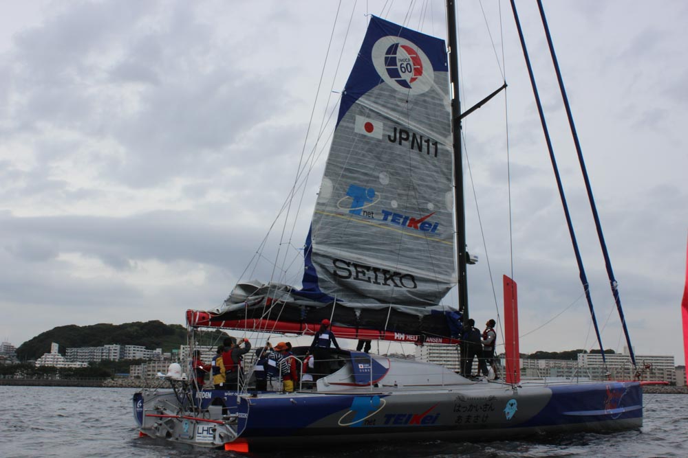 帆が上がっていく。前方にももう一枚、帆が展開できる