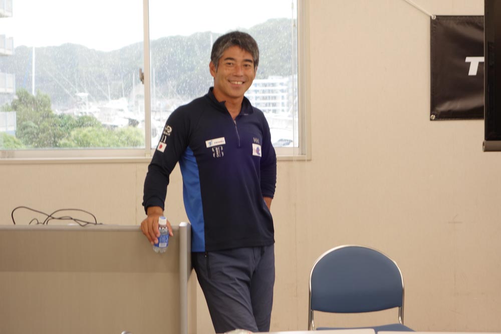 講演する白石氏