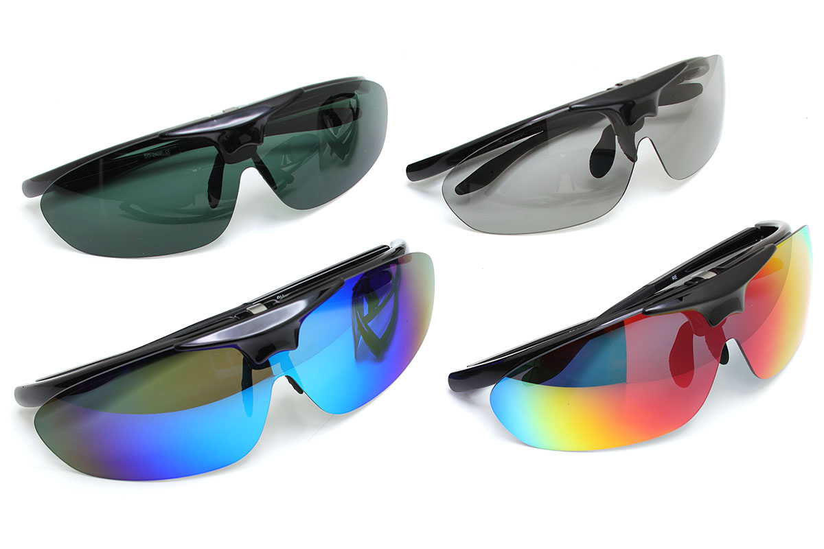 アックスの「SG-240PE」シリーズ。筆者の顔に一発でフィットした類い希なるサングラス！　でした。メーカー価格は税別1万3000円ですが、実売価格の幅が広く安価なショップでは6000円少々で買えちゃったりします。使ってみたらヒッジョーに良かったので、レンズのカラー違いで続々と買い足しちゃいました♪