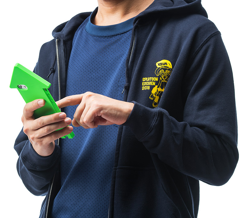 ゲーム内で“イカ”達に流行中のスマートフォンを再現