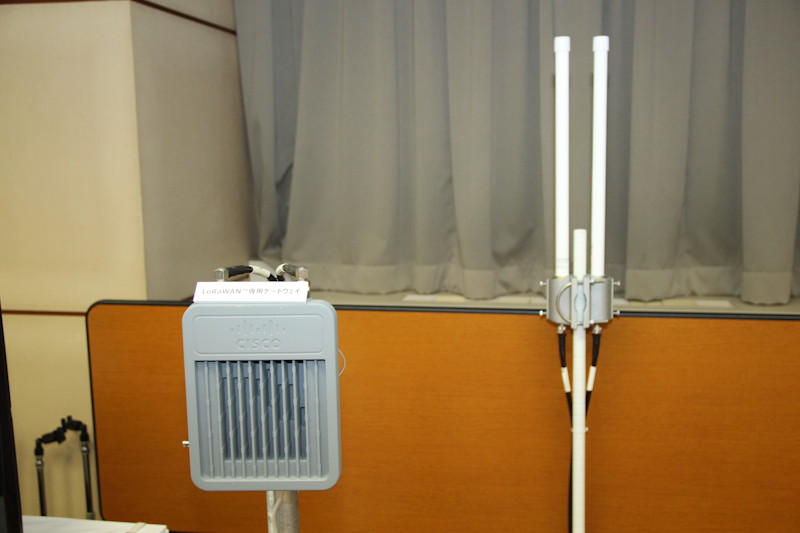 LoRaゲートウェイ（基地局）、LTE対応のモバイルルーターなどと接続する