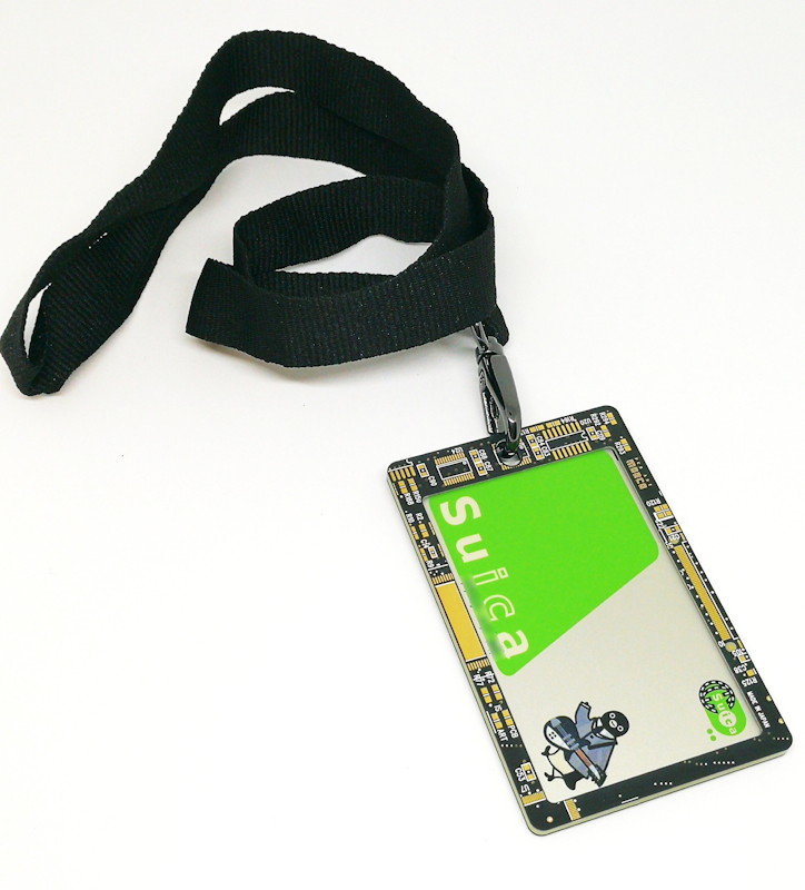 専用ストラップの厳ついクリップで固定するとICカードは落下しない