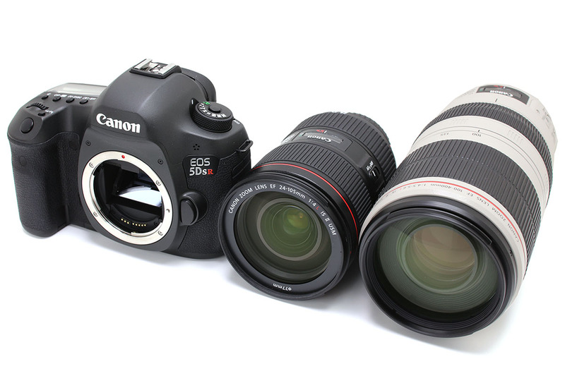 キヤノン「EOS 5Ds R」（<a href="http://cweb.canon.jp/eos/lineup/5dsr/" class="n" target="_blank">公式ページ</a>）。「約5060万画素の圧倒的な高解像度」のデジタル一眼レフです。写真のレンズは「EF 24-105mm F4L IS II USM」と「EF 100-400mm F4.5-5.6L IS II USM」ですが、これら以外に45mmと90mmのTS-Eレンズを使っています。