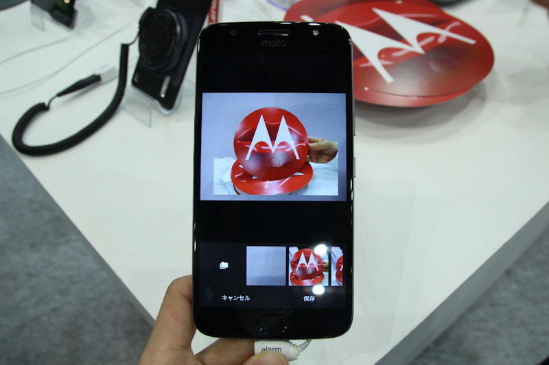 深度計測付きのデュアルカメラを備えた「Moto G5s Plus」