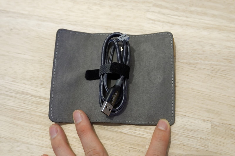 本当はこんな風にUSBケーブルを収納して持ち運ぶのに使う