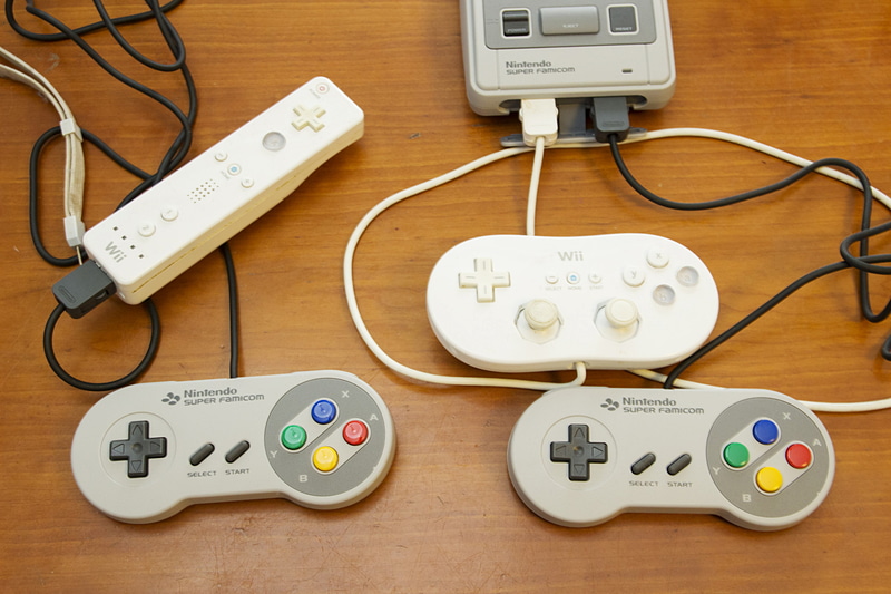 Wii用のコントローラーがミニスーファミに流用されたようだ