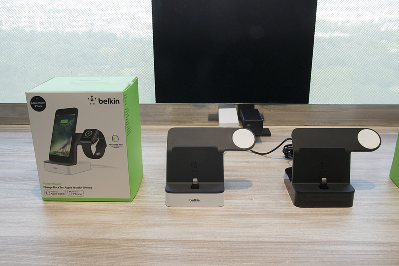 ワイヤレスチャージャーやApple Watchを充電できるスタンド