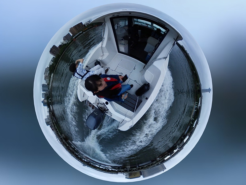 左がC4で撮影したもの、右がGear 360で撮影したもの（以下同）。C4で撮影した画像は白っぽく、黄色っぽい