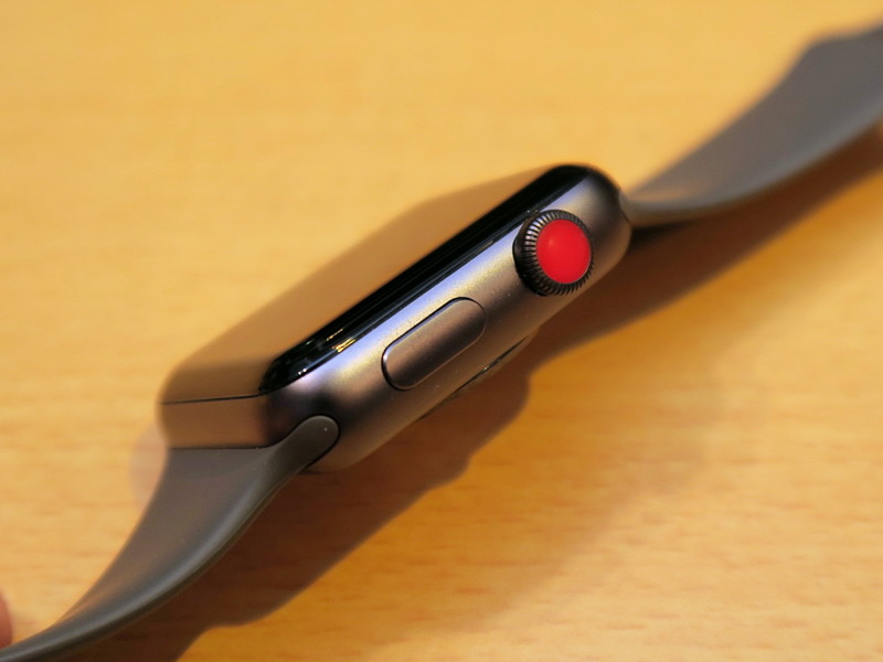 GPS＋Cellularモデルはデジタルクラウンに赤いマークがあしらわれている