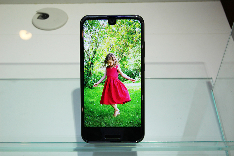 このほかの写真は<a href="http://k-tai.watch.impress.co.jp/docs/news/1086006.html" class="n" target="_blank">【写真で見る「AQUOS R compact」「AQUOS sense」】へ</a>