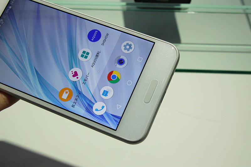 このほかの写真は<a href="http://k-tai.watch.impress.co.jp/docs/news/1086006.html" class="n" target="_blank">【写真で見る「AQUOS R compact」「AQUOS sense」】へ</a>