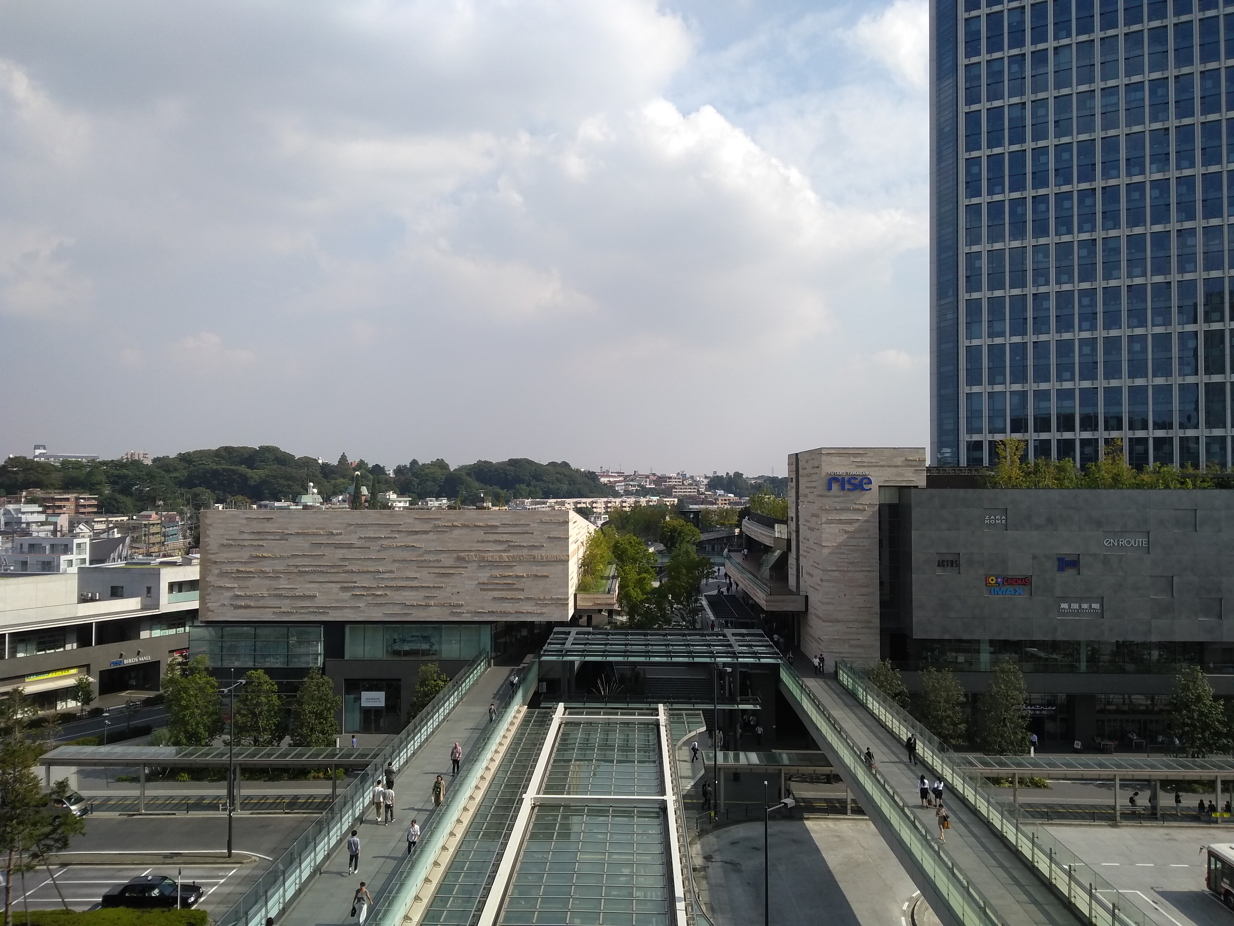 屋外での撮影した写真サンプル。あまり大きな歪みもなく、きれいに撮影できる