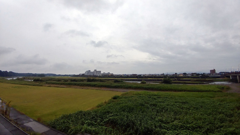 思川。広々としてここち良かったです。雨で低い気温でしたが風はなかったです