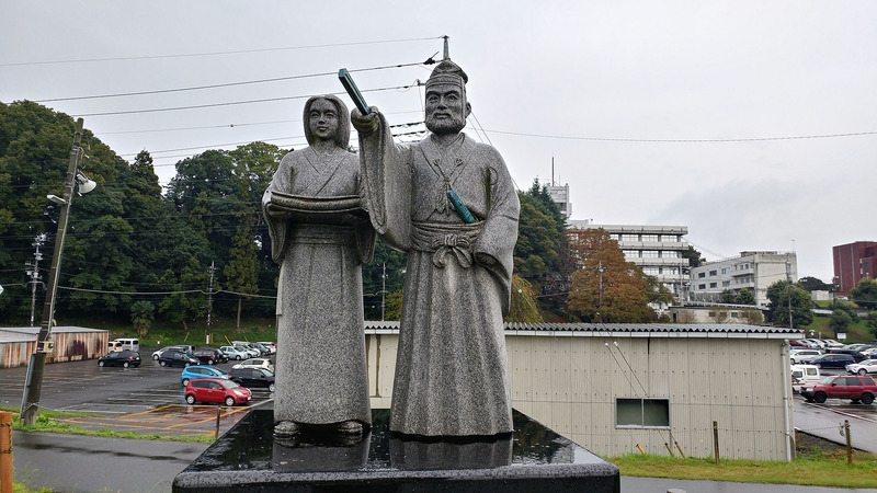 思川のほとりにある寒川尼と小山政光の像。ちょうど平家物語の時期の方なんですねえ。知らなかったです
