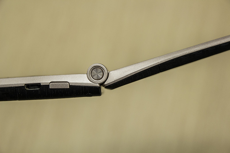 質感は値段なりというところ。よく見ると継ぎ目が見える