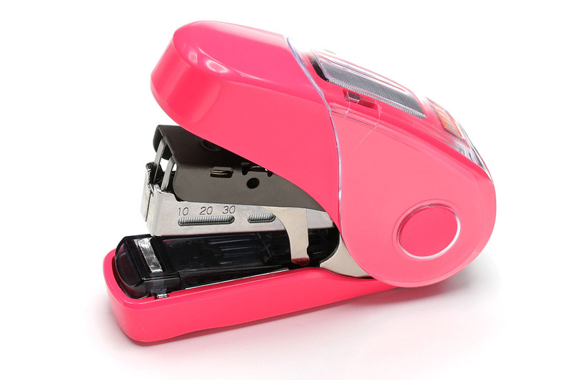 左はマックス「パワーフラット HD-10DFL」（<a href="https://wis.max-ltd.co.jp/op/product_catalog.html?product_code=HD91020" class="n" target="_blank">公式ページ</a>）で、26枚綴じのフラットクリンチ。右はマックス「サクリフラット32枚 HD-10FL3」（<a href="https://wis.max-ltd.co.jp/op/product_catalog.html?product_code=HD91719" class="n" target="_blank">公式ページ</a>）で、32枚綴じのフラットクリンチ。コンパクトな実力派です。