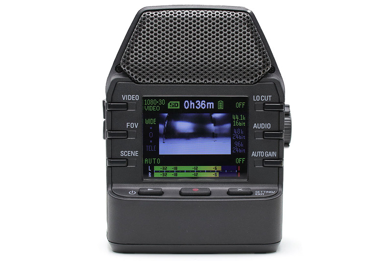 本体背面には1.77インチの液晶モニター（160×128ピクセル）があり、周囲に合計9つのボタンがあります。このモニターで録画中の映像や音声の状態をチェックでき、もちろん動画や音声の再生ができます。設定は独特のUIを使いますが、わかりやすく階層も浅いのでスムーズに扱えます。