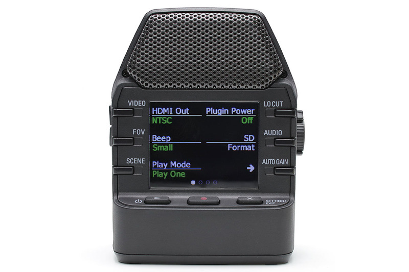 本体背面には1.77インチの液晶モニター（160×128ピクセル）があり、周囲に合計9つのボタンがあります。このモニターで録画中の映像や音声の状態をチェックでき、もちろん動画や音声の再生ができます。設定は独特のUIを使いますが、わかりやすく階層も浅いのでスムーズに扱えます。