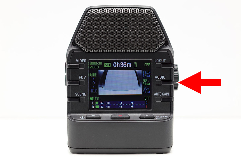 今度は音声の録音設定を変える場合。右中央の「AUDIO」ボタンを押すたびに、録音の設定が変わります。