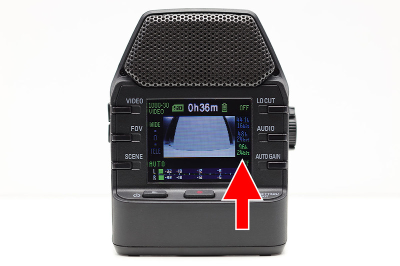 今度は音声の録音設定を変える場合。右中央の「AUDIO」ボタンを押すたびに、録音の設定が変わります。