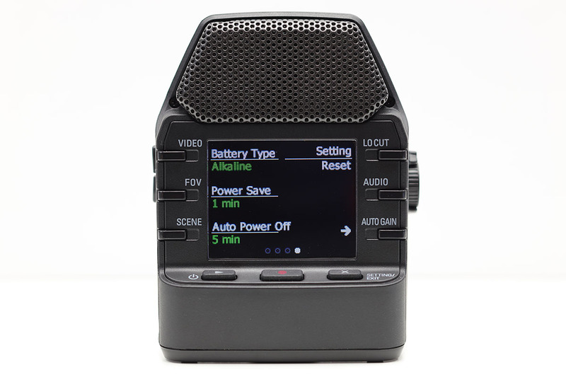 細かな機能設定を行う場合、画面右下の「SETTING/EXIT」ボタンでメニューを表示させます。メニューは4ページ。多くは一度設定したら変更する必要が少ないものです。