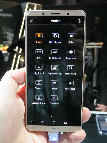 左側から右方向へスワイプすると表示されるカメラモード