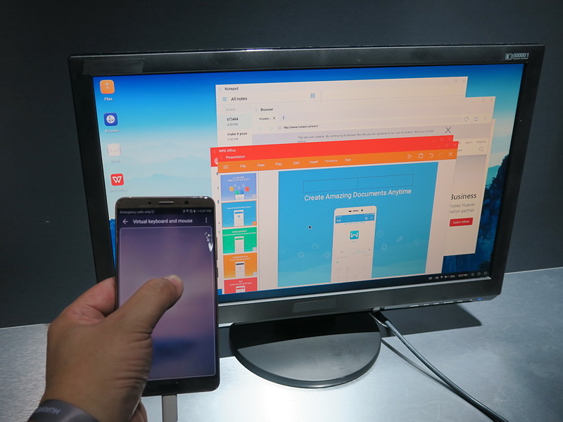 PC ModeはHDMIケーブルでディスプレイに接続し、マルチウィンドウでアプリを利用できる。端末はタッチパッドとして利用可能